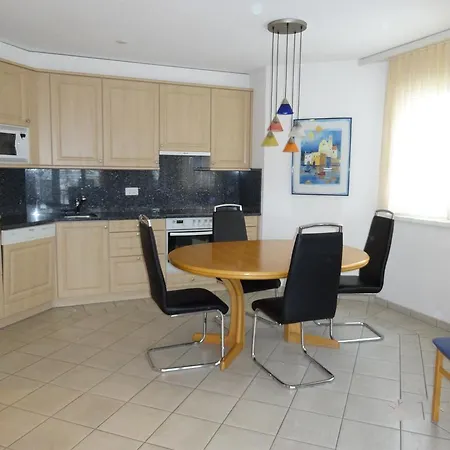 Apartment Al Ponte 4 *